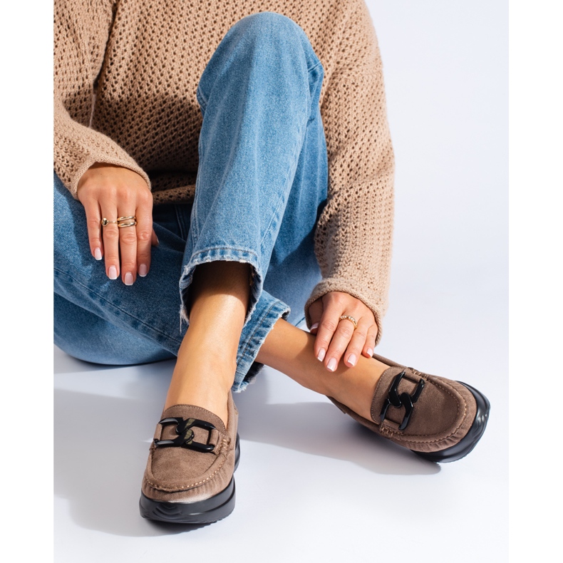 Beigefarbene Damenmokassins aus Wildleder mit Shelovet-Schnalle 1