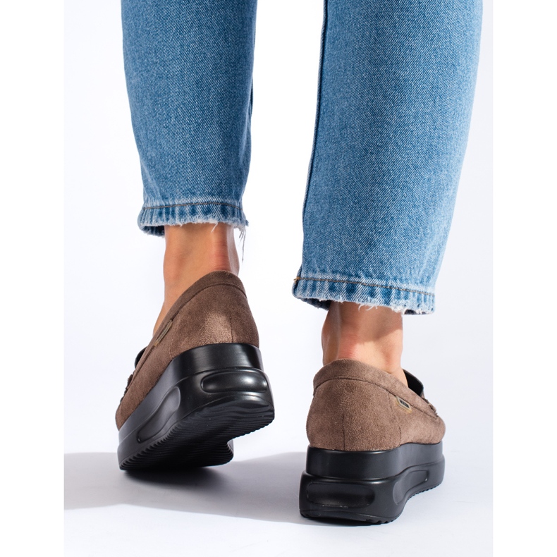 Beigefarbene Damenmokassins aus Wildleder mit Shelovet-Schnalle 2