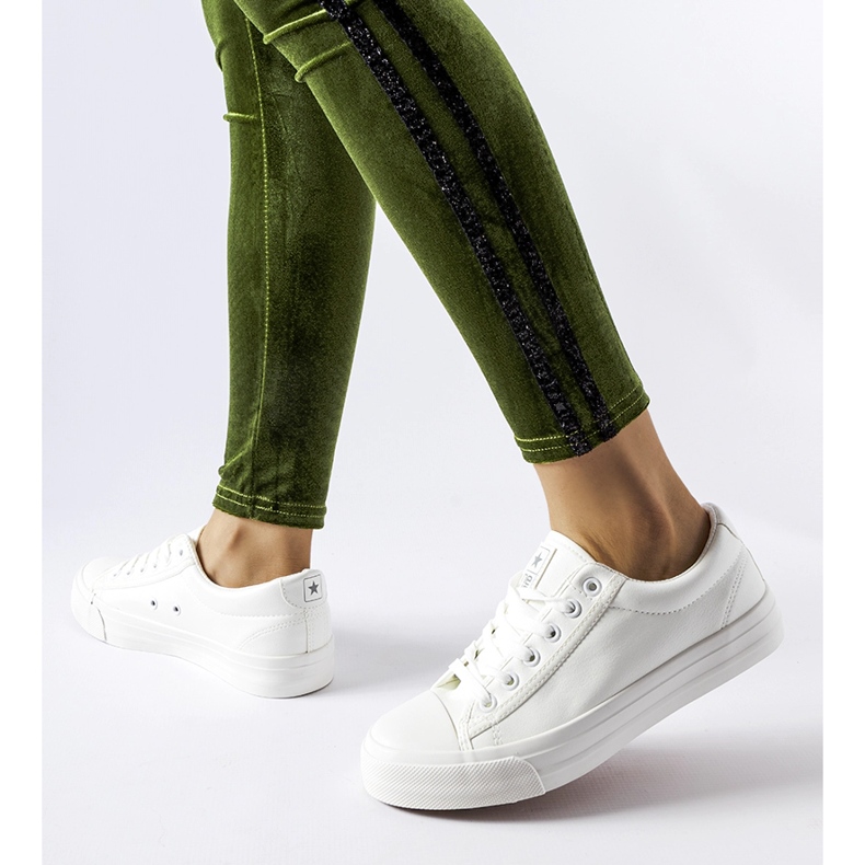 NEWS Weiße klassische Mushirah-Sneaker 1