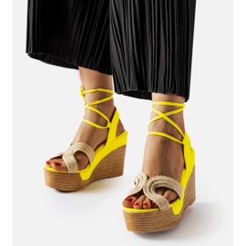 Gelbe Espadrilles mit Berta-Wedges beige 1
