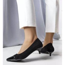 BM Schwarze Pumps aus Lackleder mit Entenkappe 1