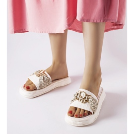 Inna Bérard weiße dekorative Gummi-Flip-Flops 1