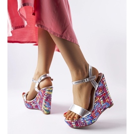 Silberne, mit Fairmont-Dekor verzierte Keilsandalen silber- 1