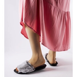 Inblu Giacomo schwarze Hausschuhe mit grauem Fell 1