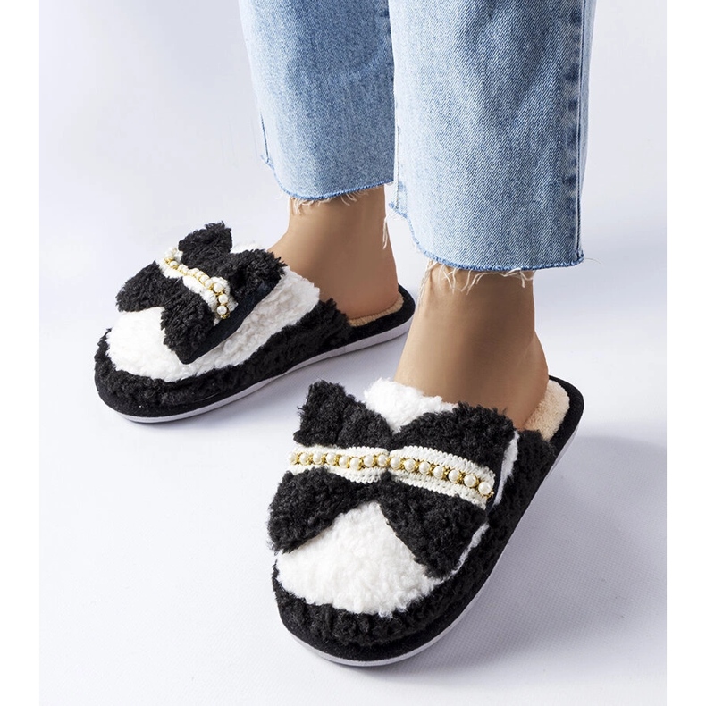 Schwarz-weiße Hausschuhe mit Schleife 1