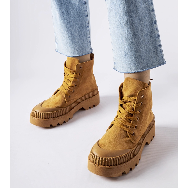 Inna Braune High-Top-Sneakers aus Öko-Wildleder Aida 1