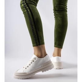 Weiße Stoffsneaker von Nassar 1