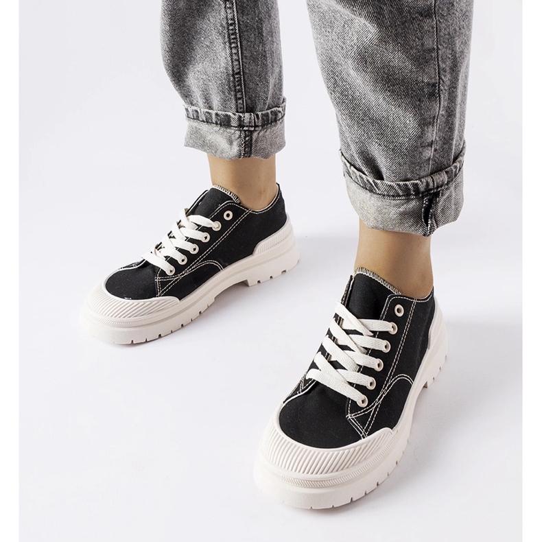 Schwarze Nassar-Sneaker aus Stoff 1