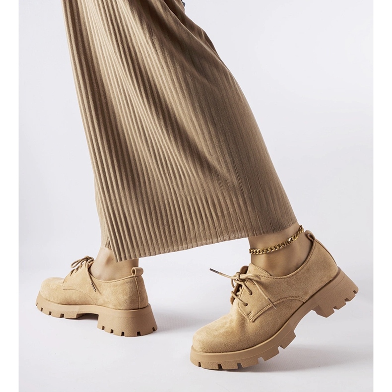 Braune Schuhe mit massiver Sohle von Coleman 1