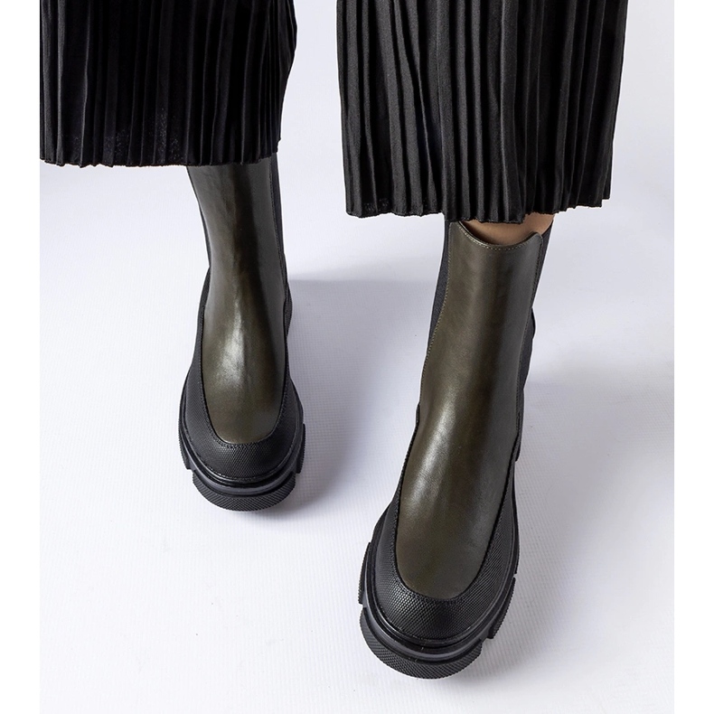 Grüne und schwarze Slip-on-Stiefeletten von Faisal 1