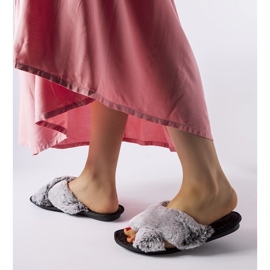 Graue Hausschuhe mit Fell von Domenica 1