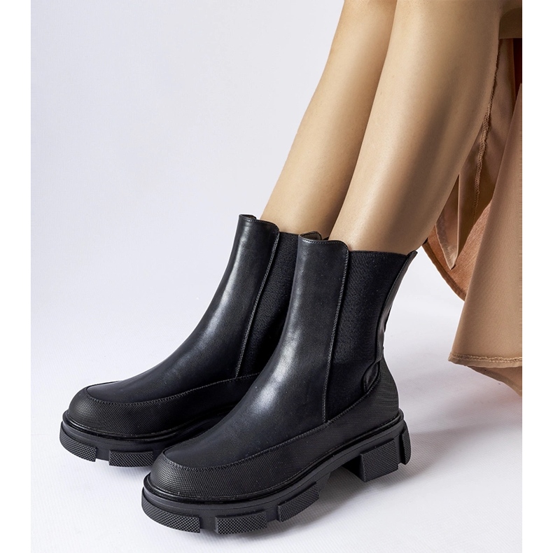 Schwarze Stiefeletten mit elastischem Obermaterial von Faisal 1