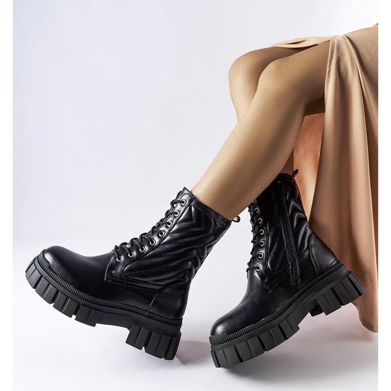 Schwarze Arbeiterstiefel mit Fiacre-Steppung verziert 2