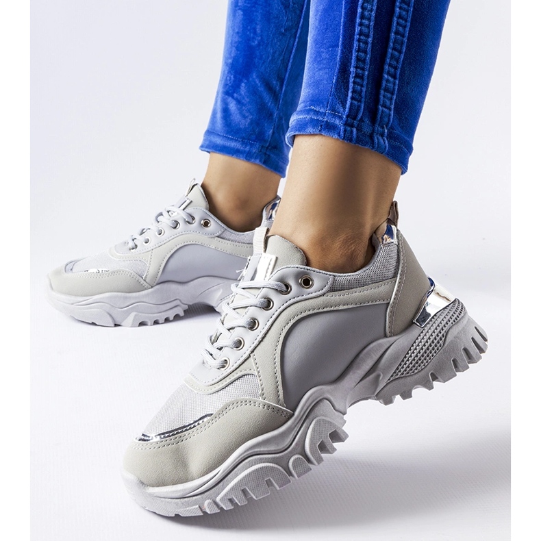 Inna Graue Sneakers mit silbernem Lodgeville-Akzent 1