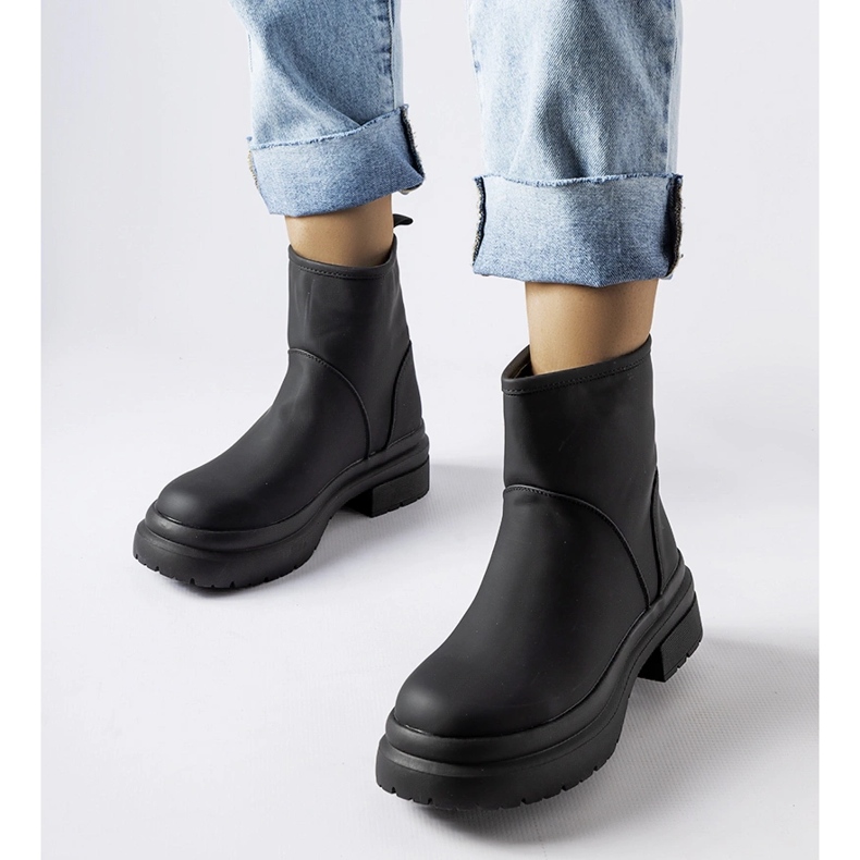 Schwarze, mit Gummi isolierte Clotilde-Stiefeletten 1