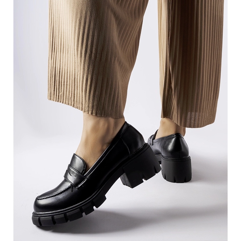 Schwarze klassische Mokassins mit Dina-Block 1