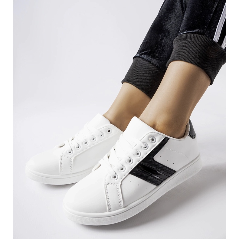 Weiße Sneakers mit schwarzen Rizzo-Einsätzen 2