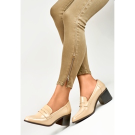 Beige Damenschuhe mit niedrigem Absatz 2