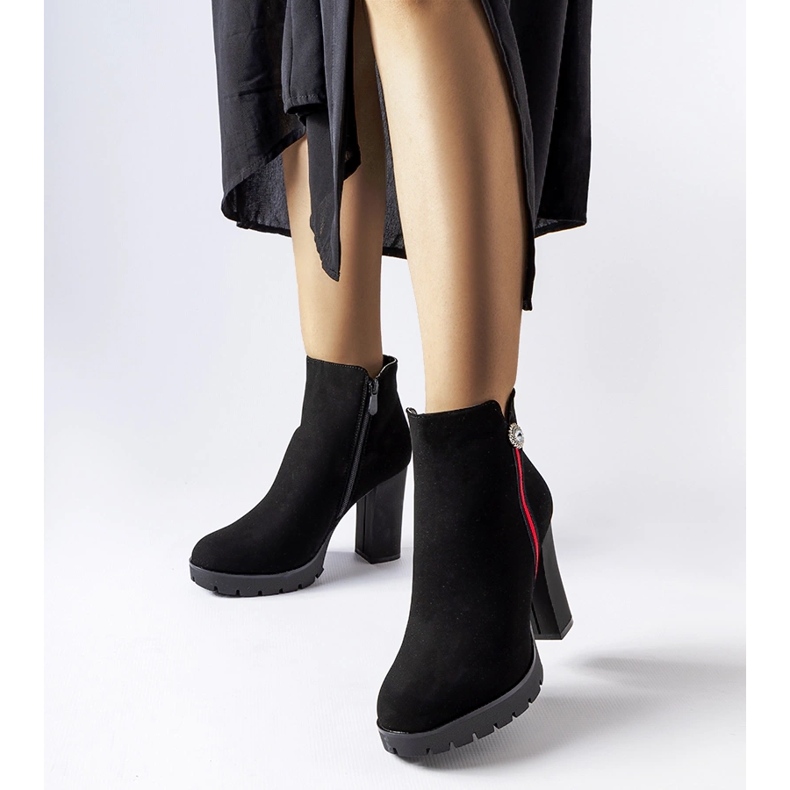 Schwarze Satin-Stiefeletten von Rogeno 1