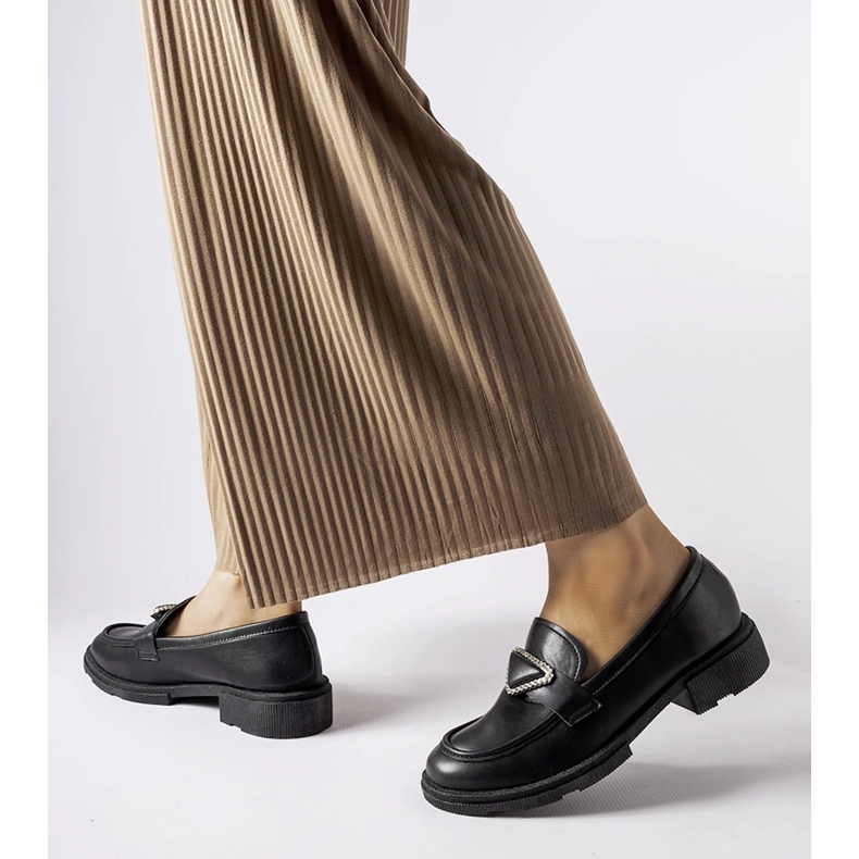 Schwarze Mokassins, verziert mit Marsilius-Strasssteinen 2