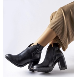 Karino isolierte Stiefel aus schwarzem Leder 1