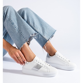 Weiße Damen-Sneakers auf der Shelovet-Plattform 1