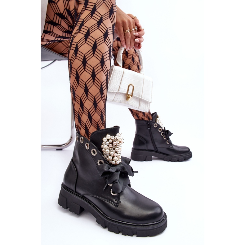 Verzierte niedrige flache Stiefel Black Binga schwarz 1