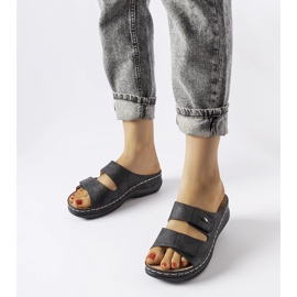 Evento Schwarze Fréchette-Pantoletten mit niedrigem Keilabsatz 1