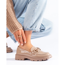 Beige Lack-Loafer mit goldener Shelovet-Schnalle 1