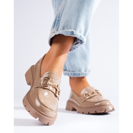 Beige Lack-Loafer mit goldener Shelovet-Schnalle 2