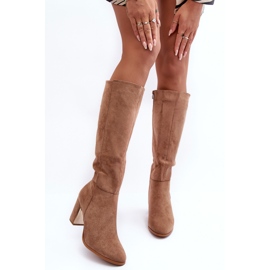 Dunkelbeige Wildleder-Stiefel mit hohem Absatz von Kilrenita 2
