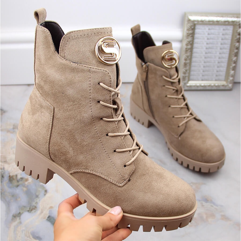 M. DASZYŃSKI Wildlederstiefel mit hohem Absatz und Plateau, isoliert beige M.Daszyński MR1813-38 2