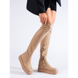 Beige Musketiere auf der Shelovet-Plattform 1