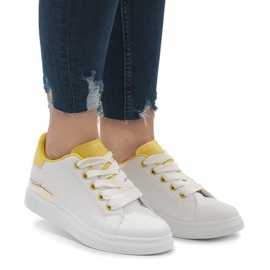 Weiße Sneaker auf der 353er Plattform 2