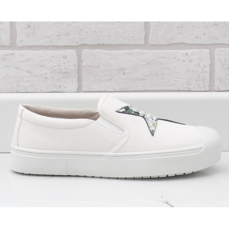 Weiße Slip-On Sneakers mit Stern JT28-41 1