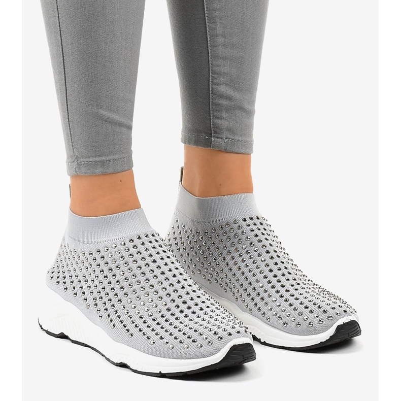 Graue Sportschuhe mit LG27 Zirkonias 1