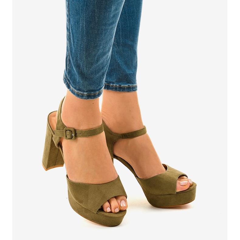 Grüne Sandalen am Pfosten aus Wildleder AT-0660-L 1