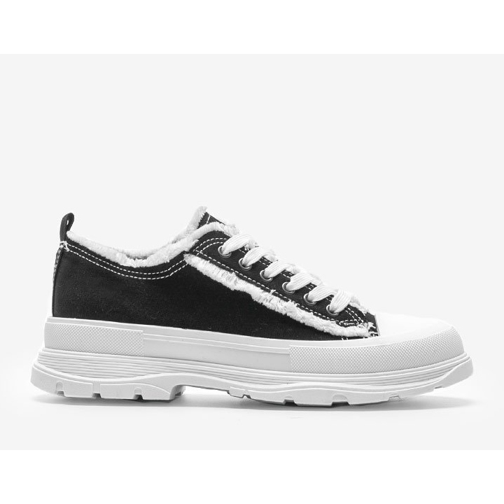 Schwarze Sneaker auf dicker Makenna-Sohle 1