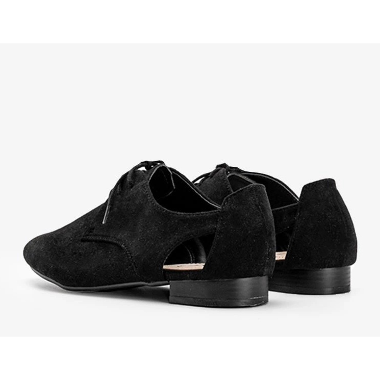 Schwarz glänzende Low Cut Boots von Dorothy 1