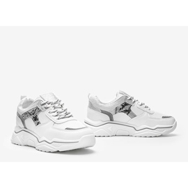 Weiße Sneaker auf dicker Sohle mit Schlangenhautmuster Anika 1