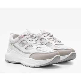 Weiße Sneaker auf dicker Aliza-Sohle 1