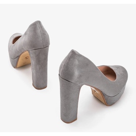 Graue High Heels auf dem Aisha Plateau 1