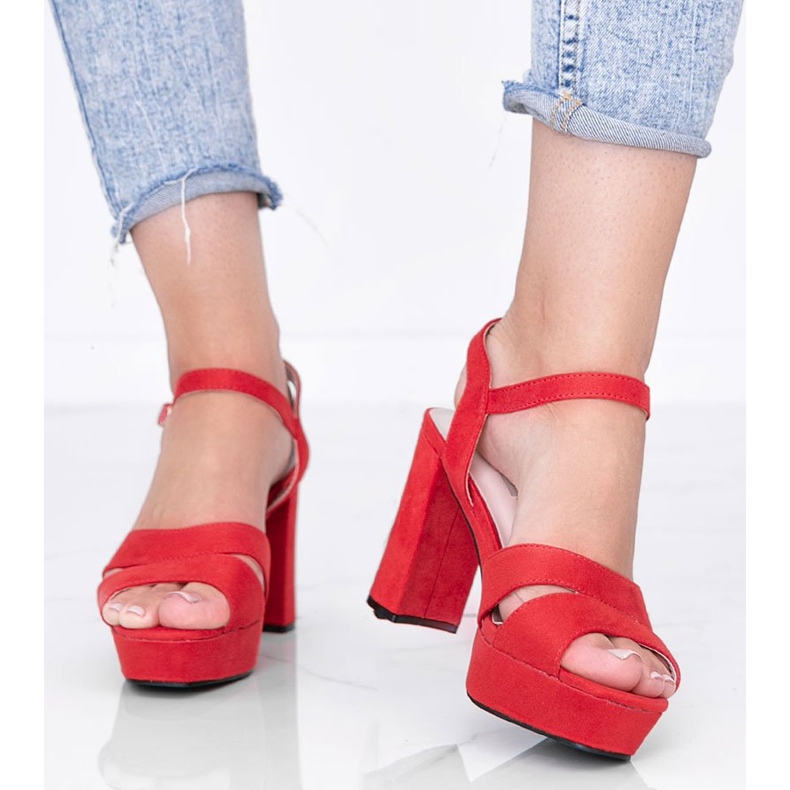 Rote Sandalen auf dem Posten von Kimmie 1