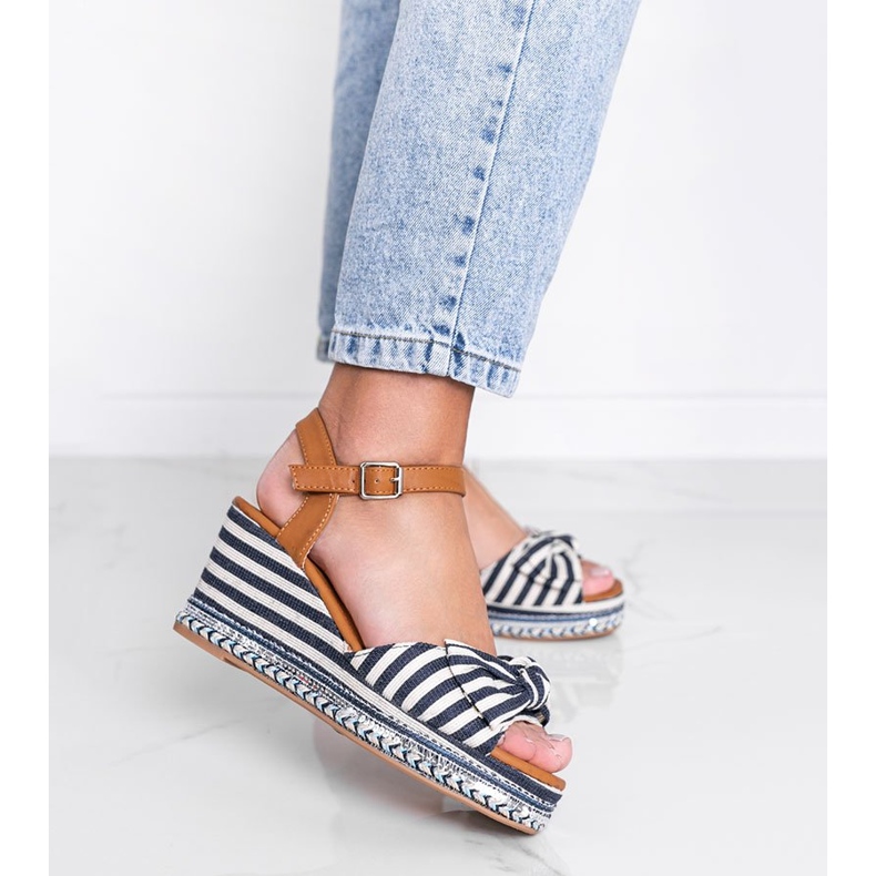 Dulce Sandalen mit Keilabsatz in Blau und Weiß 1