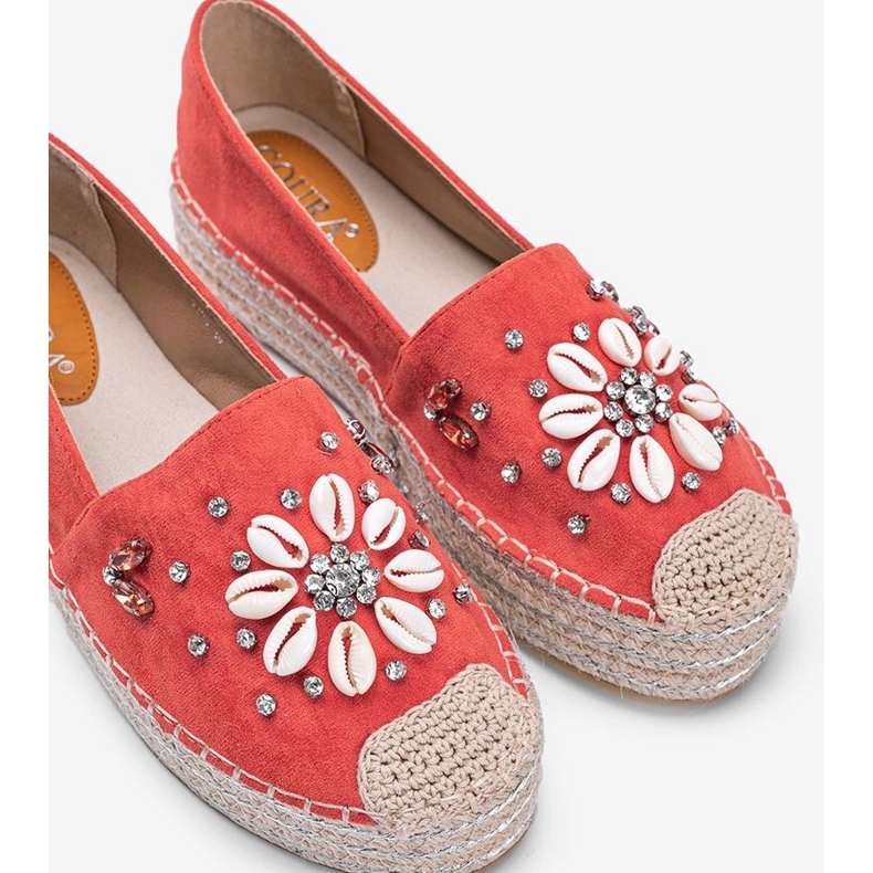 Orangefarbene Espadrilles auf der klobigen Sohle von Frau Nicki 1