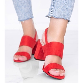 Rote Sandalen auf dem Posten von Lil Sweetie 1