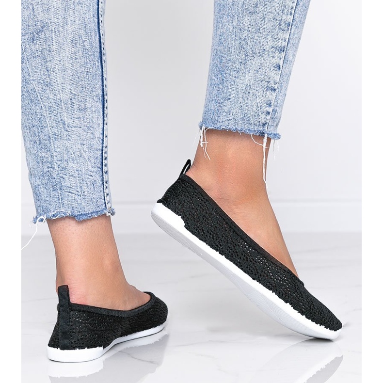 Ballerinas aus schwarzem Stoff mit durchbrochenem Rylee-Muster 1