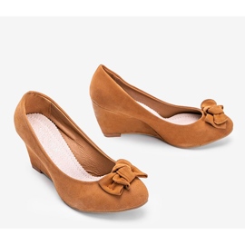 BM Camel-Wedge-Pumps mit Chelsea-Schleife braun 2