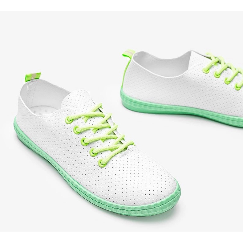 Lass mich weiße durchbrochene Sneakers 1