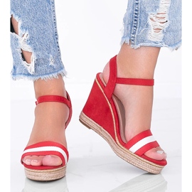 Rote Espadrilles am Mona Wedge 1